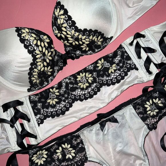 Victoria's Secret 34C BRA SET+cincher Belt WHITE BLACK BEAD EMBELLISH STARLIGHT - Picture 3 of 9